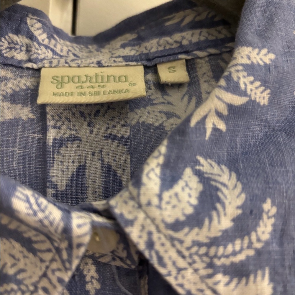 Spartina 449 Blue and White Palm Print Women's Linen Button Front Shirt - Picture 2 of 3